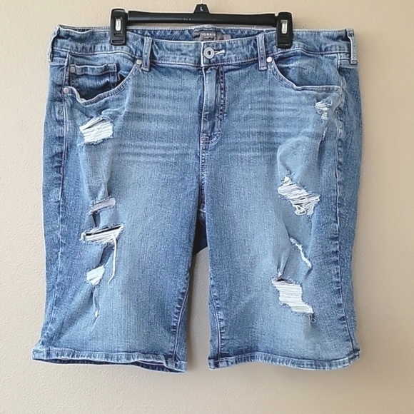 Torrid Womens Vintage Stretch Distressed Mid Rise Bermuda Shorts - Size 20 - Picture 1 of 7